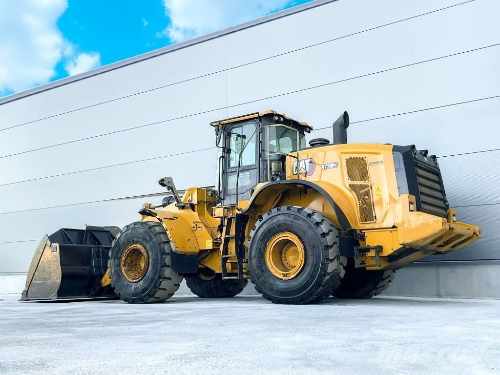 CAT 972M لوادر بعجل