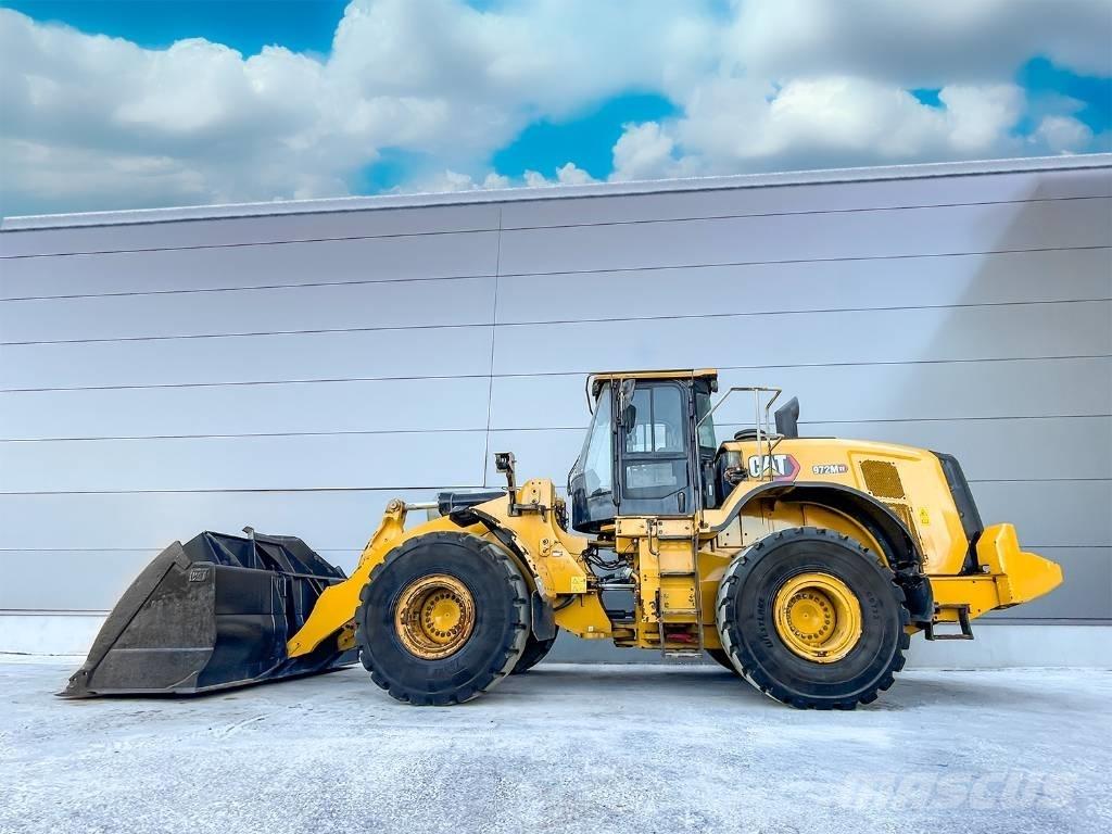 CAT 972M لوادر بعجل