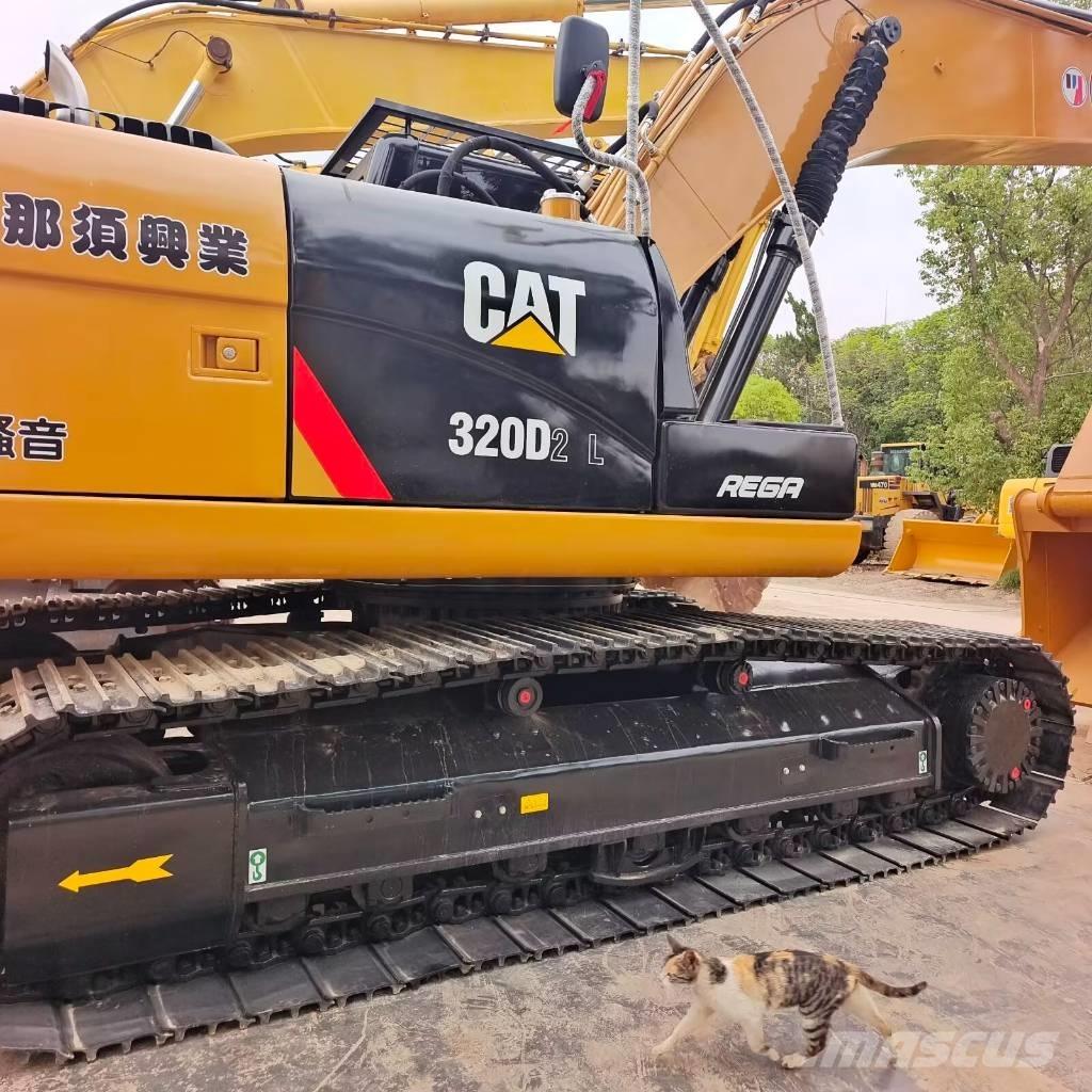 CAT 320D حفارات زحافة