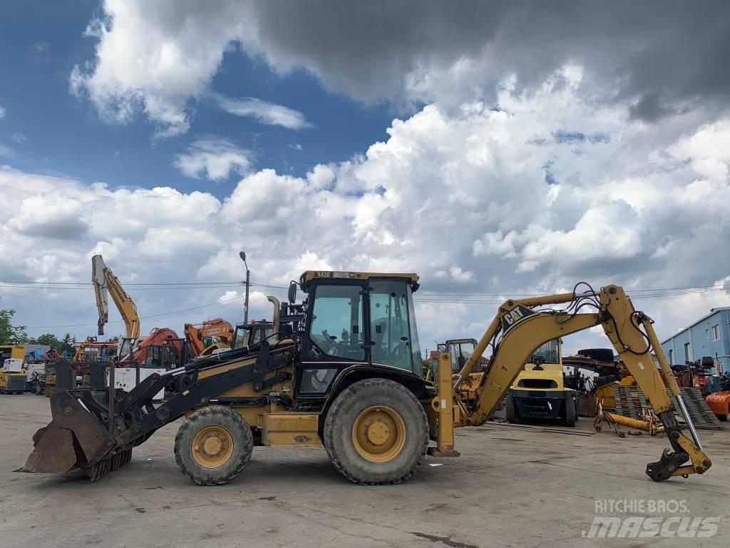 CAT 442 D لوادر ذات جرافات عكسية