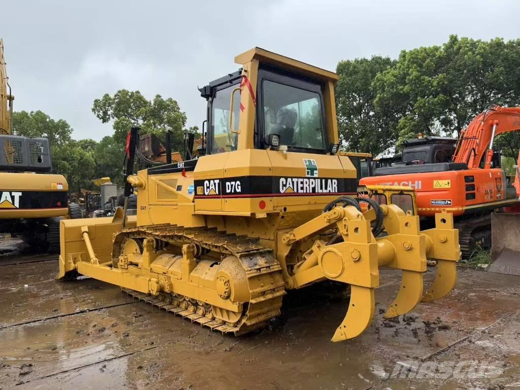 CAT D 7 G بلدوزرات مجنزرة