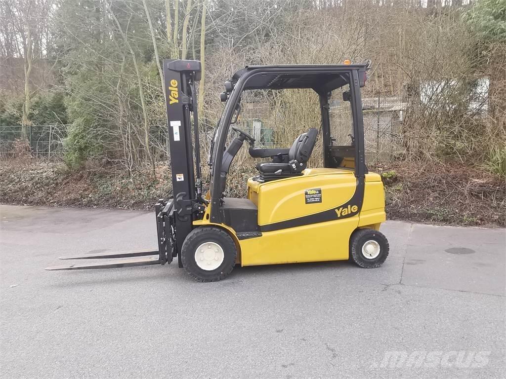 Yale ERP30VL شاحنات ذات رافعات شوكية تعمل بالكهرباء
