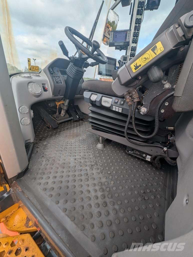 Volvo L 220 H لوادر بعجل