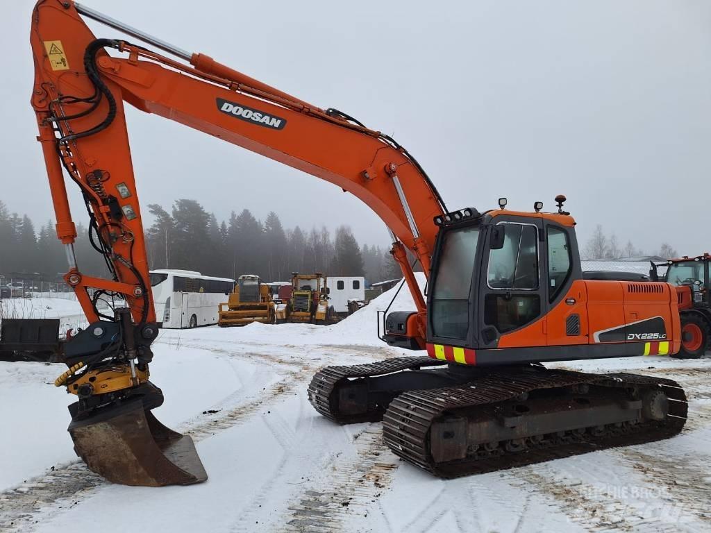 Doosan DX 225 LC حفارات زحافة