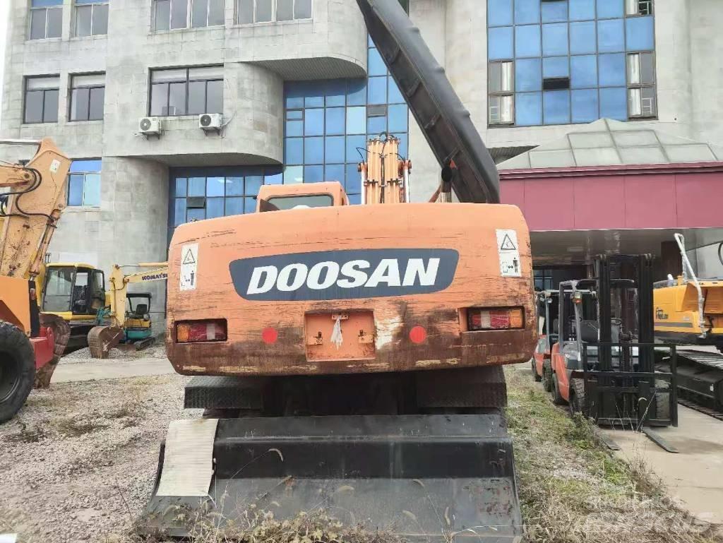 Doosan DX 210 W حفارات بعجل