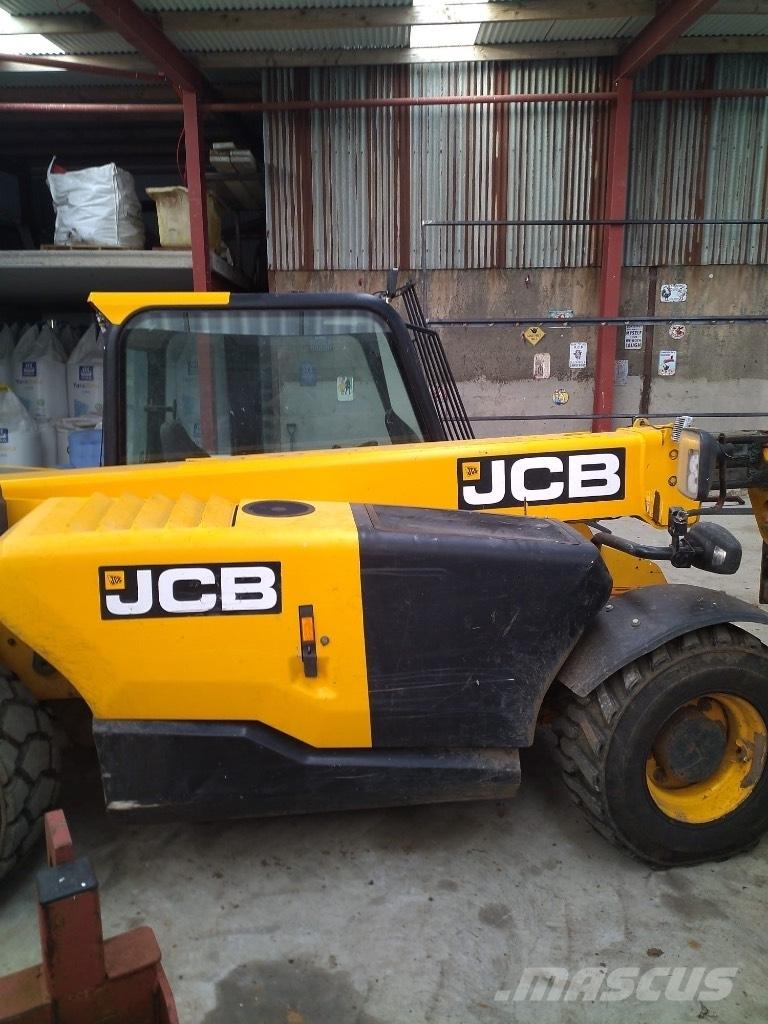JCB 525-60 مناولات متداخلة