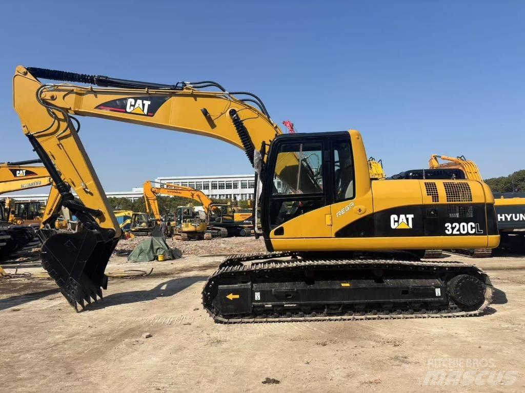 CAT 320 C L حفارات زحافة
