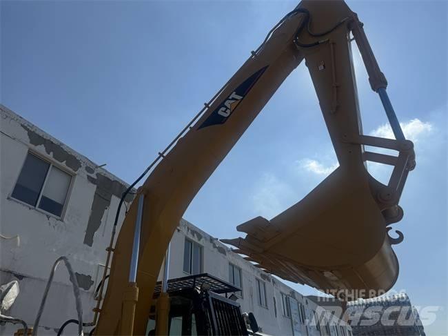 CAT 320 C L حفارات زحافة