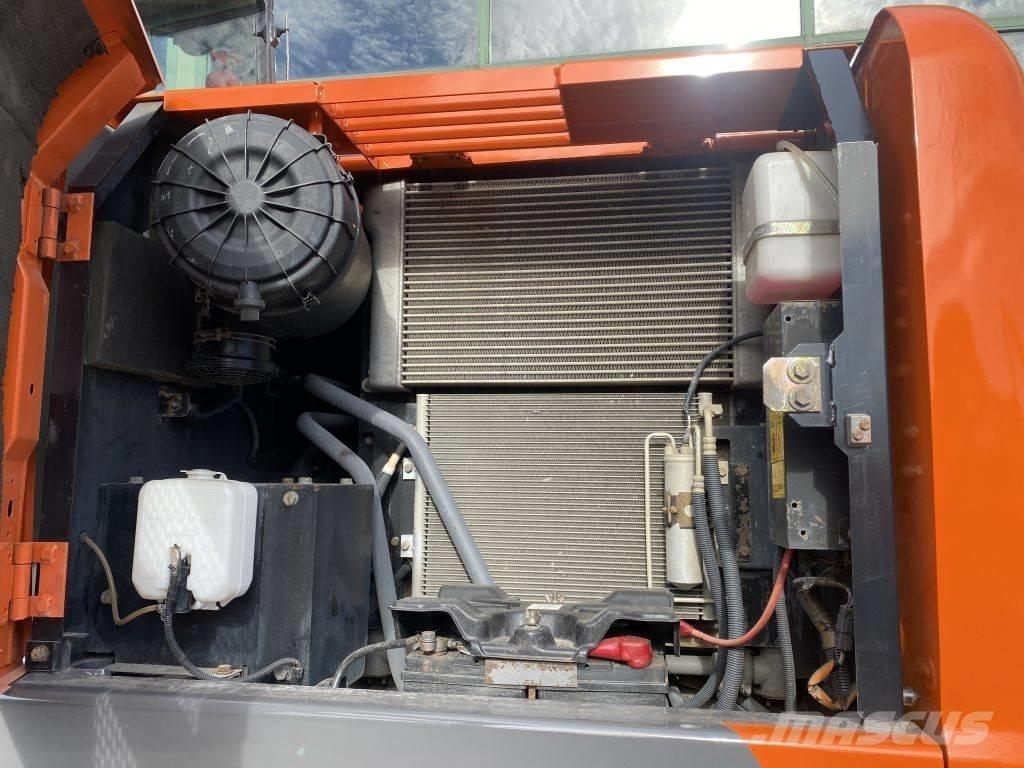 Hitachi ZX 140 W-3 حفارات بعجل