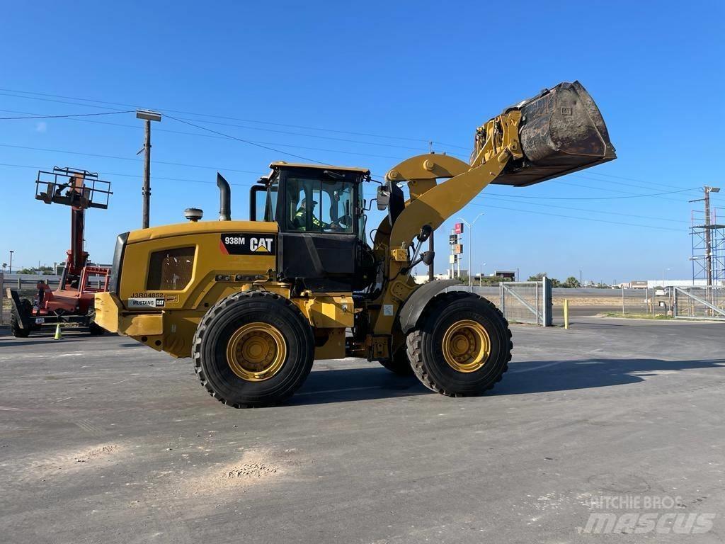 CAT 938M لوادر بعجل