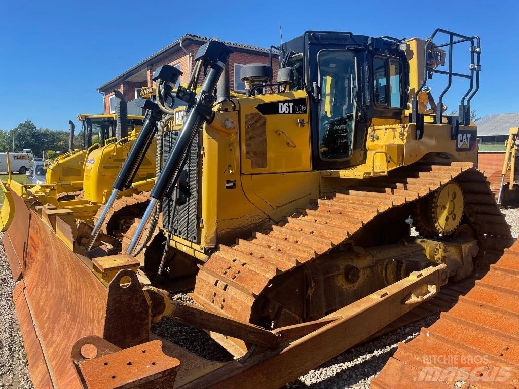 CAT D6T LGP بلدوزرات مجنزرة