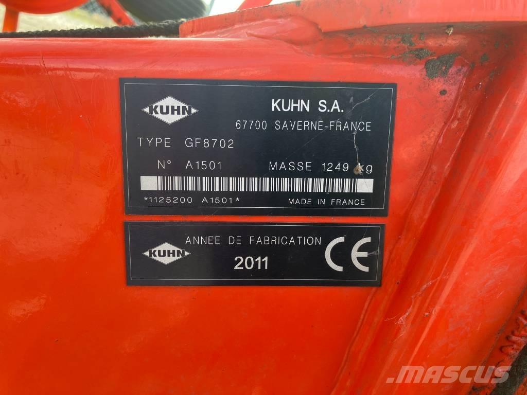 Kuhn GF 8702 مكابس وميبسات التبن