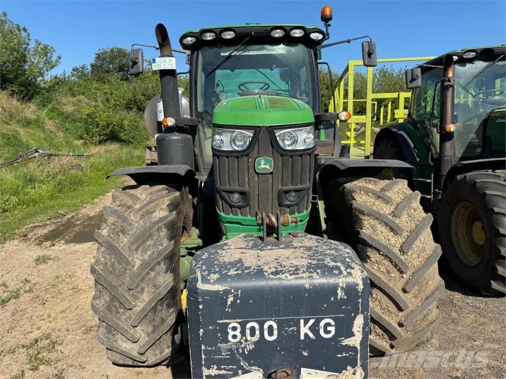John Deere 6215 R الجرارات
