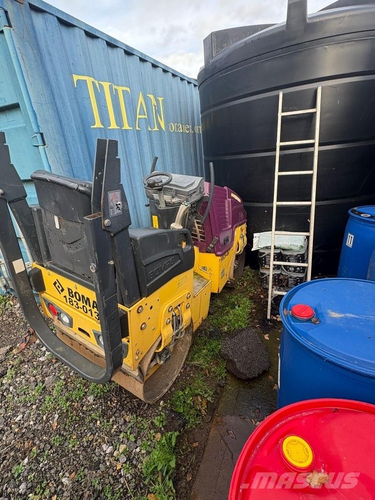 Bomag BW 80 AD-5 مداحل ثنائية الاسطوانة