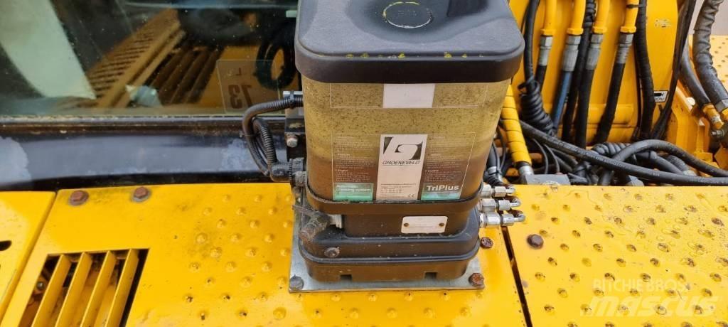 JCB JS 175 W حفارات بعجل