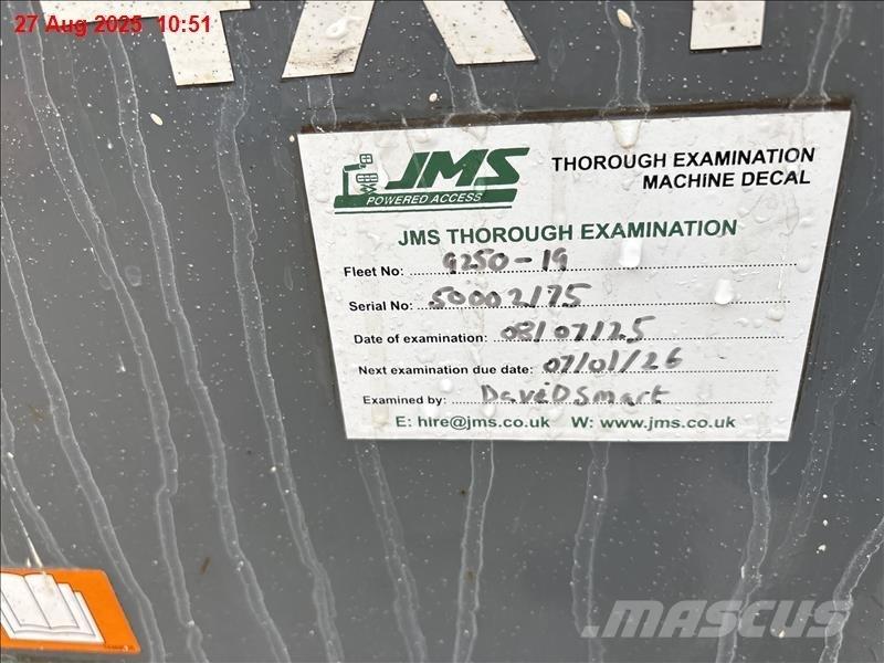 SkyJack SJ 9250 RT رافعات مقصية الشكل