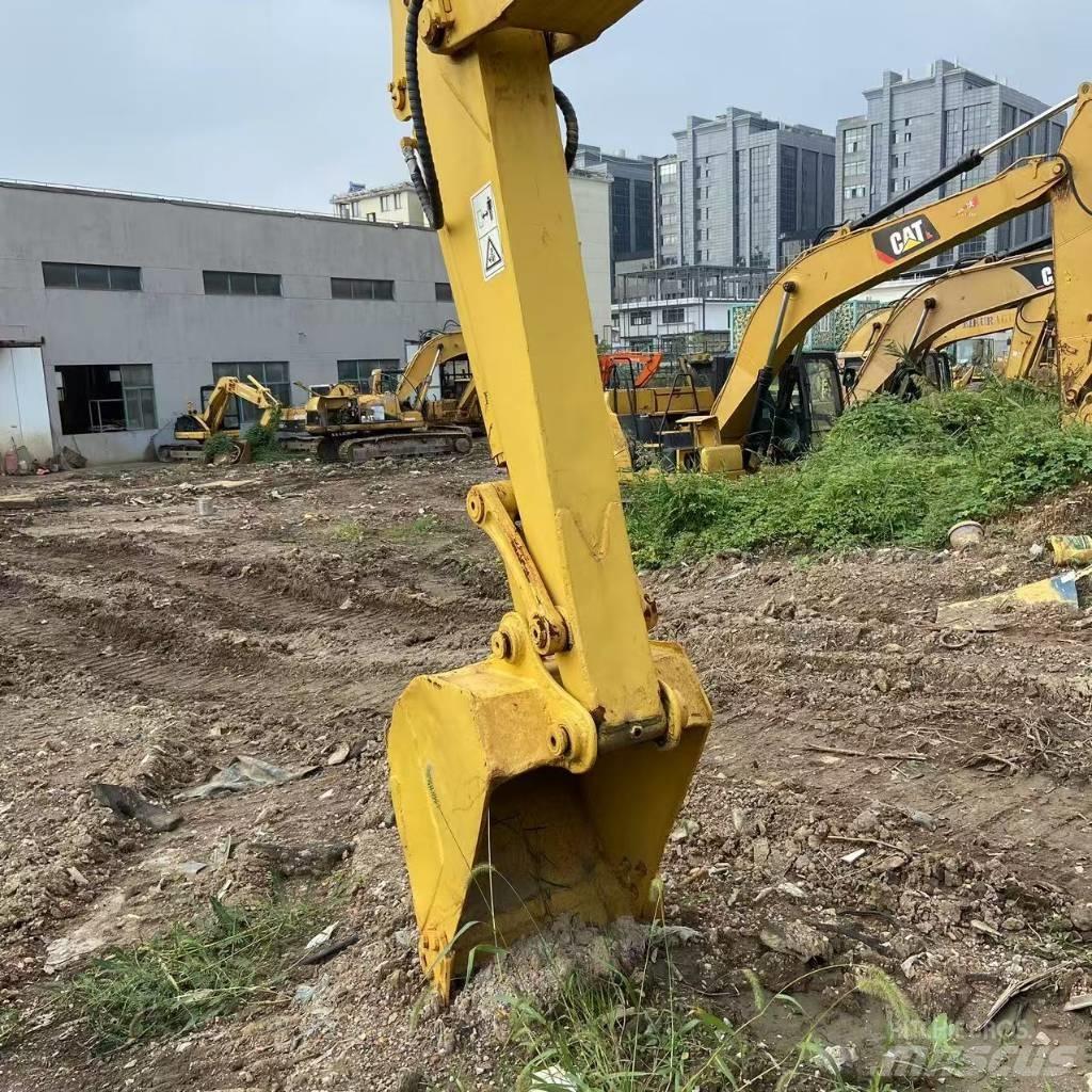 Komatsu PC 60 حفارات زحافة