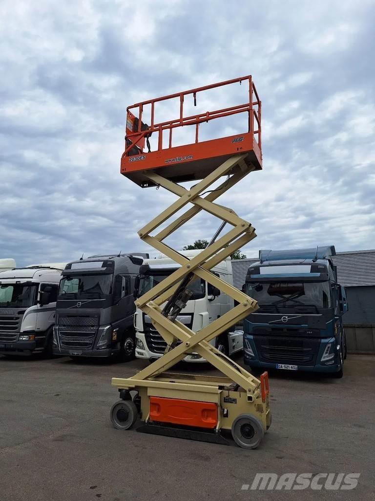JLG 2030 ES رافعات مقصية الشكل