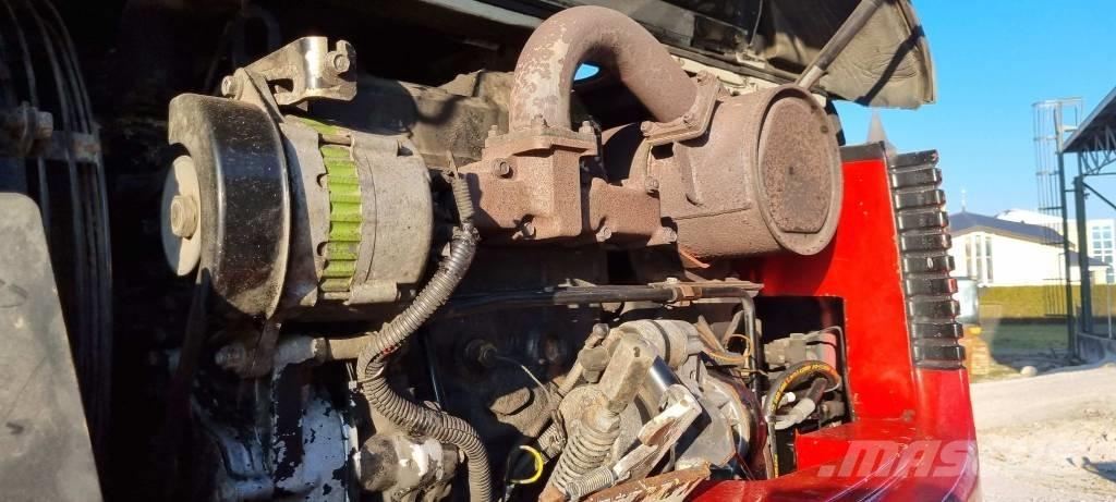 Takeuchi BT 175W حفارات بعجل