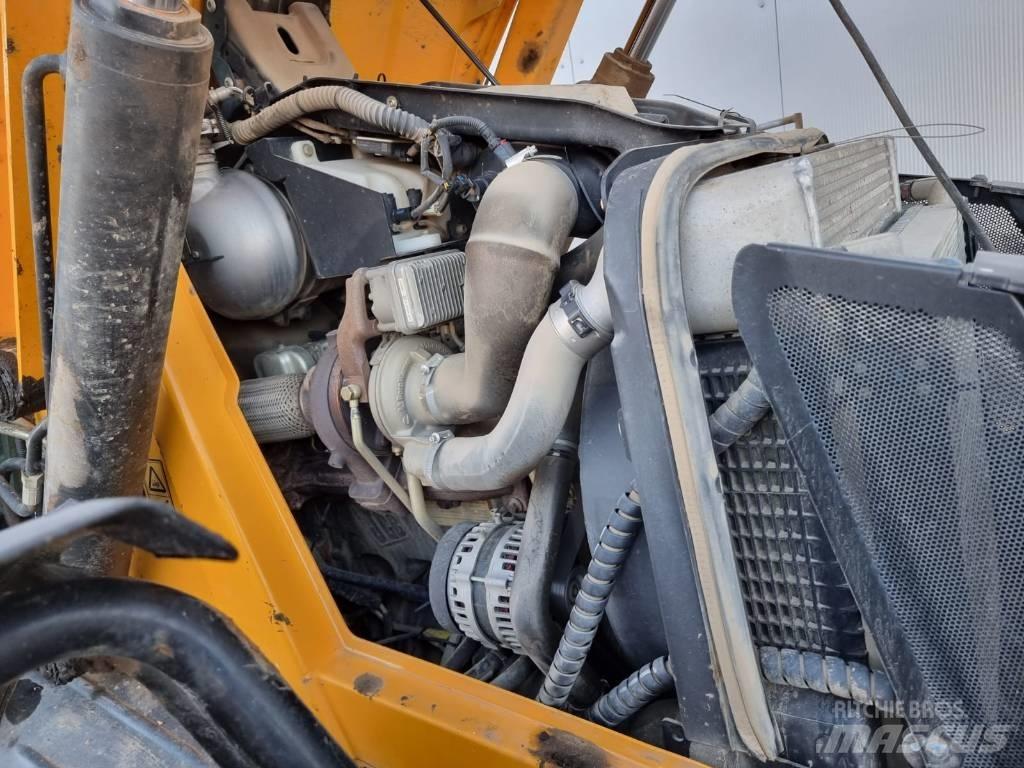 JCB 4 CX لوادر ذات جرافات عكسية