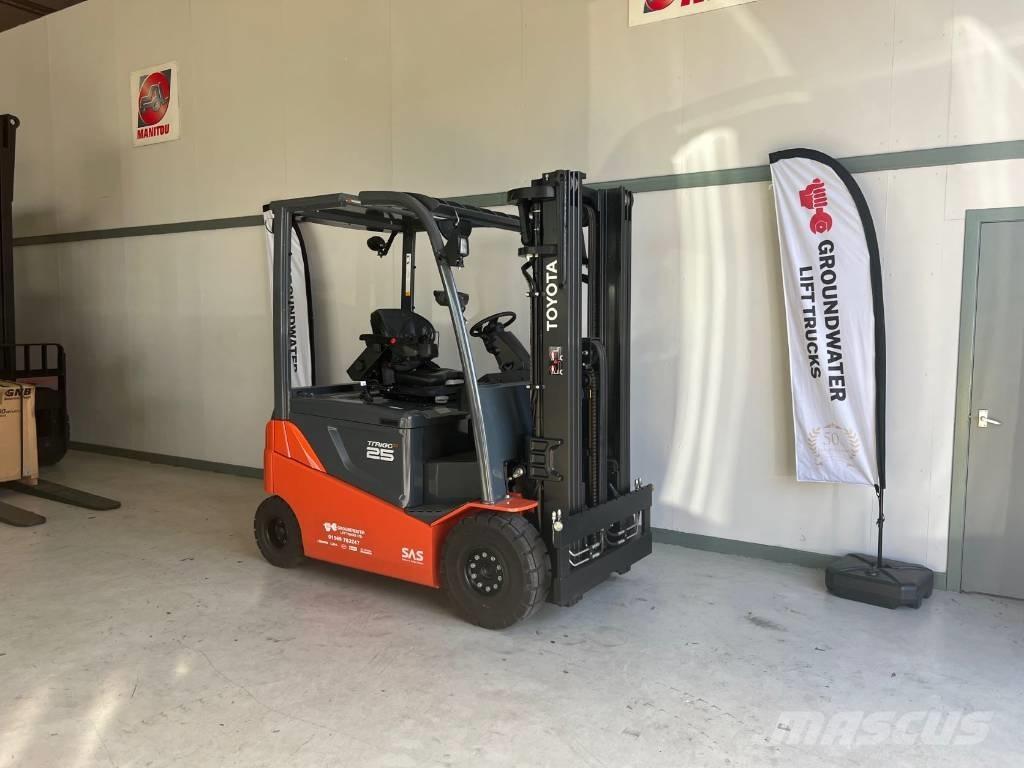 Toyota 8 FBMKT 25 شاحنات ذات رافعات شوكية تعمل بالكهرباء