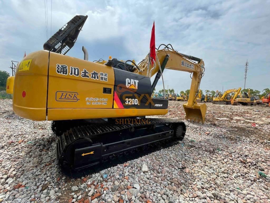 CAT 320 D حفارات زحافة