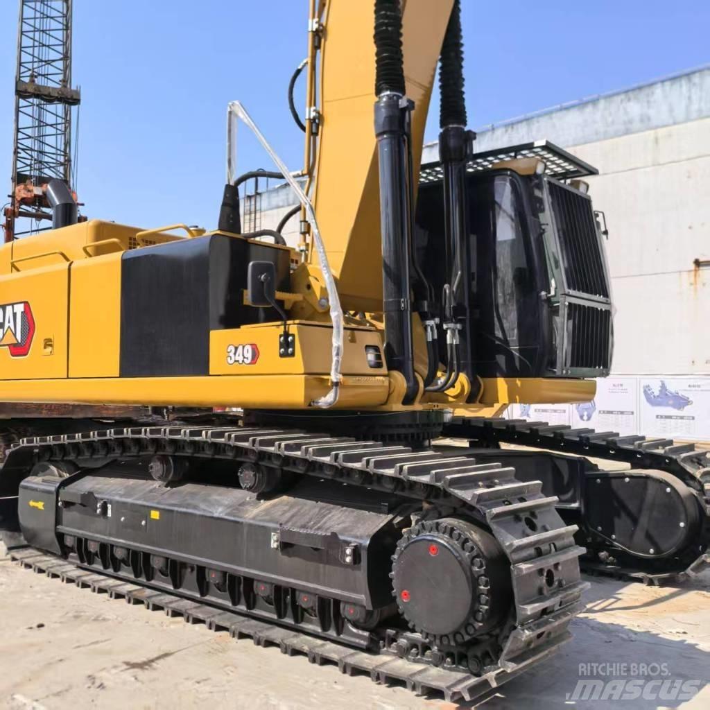 CAT 349 حفارات زحافة