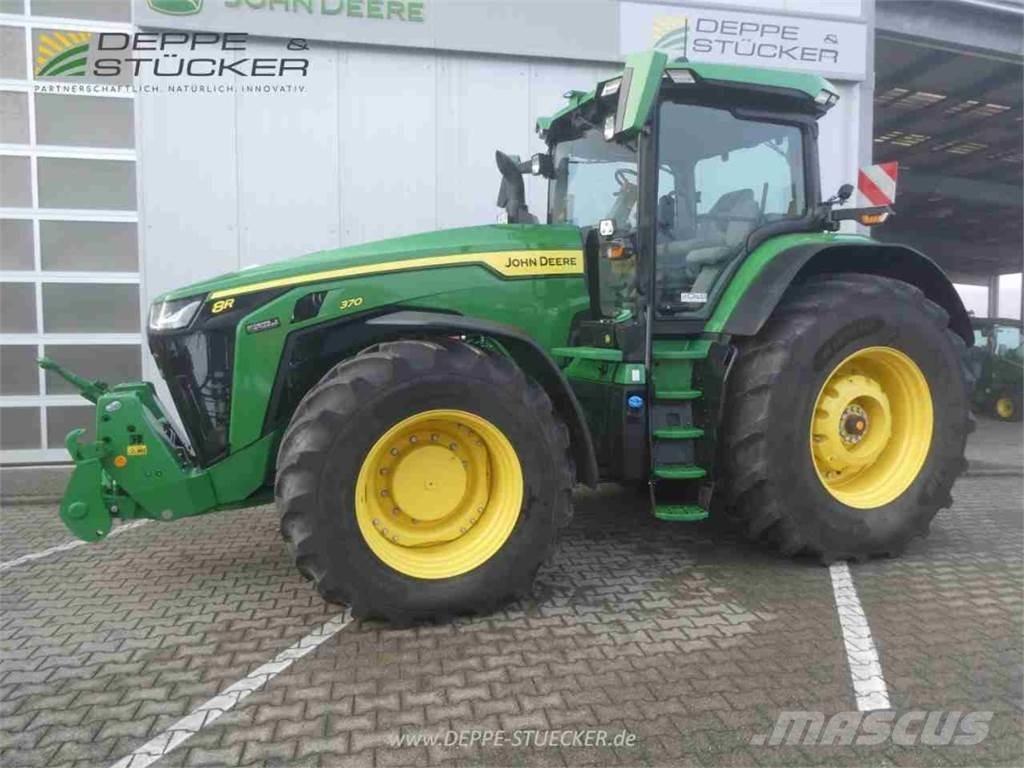 John Deere 8R 370 الجرارات