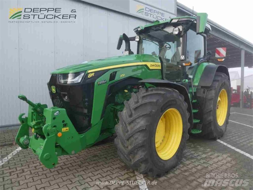 John Deere 8R 370 الجرارات