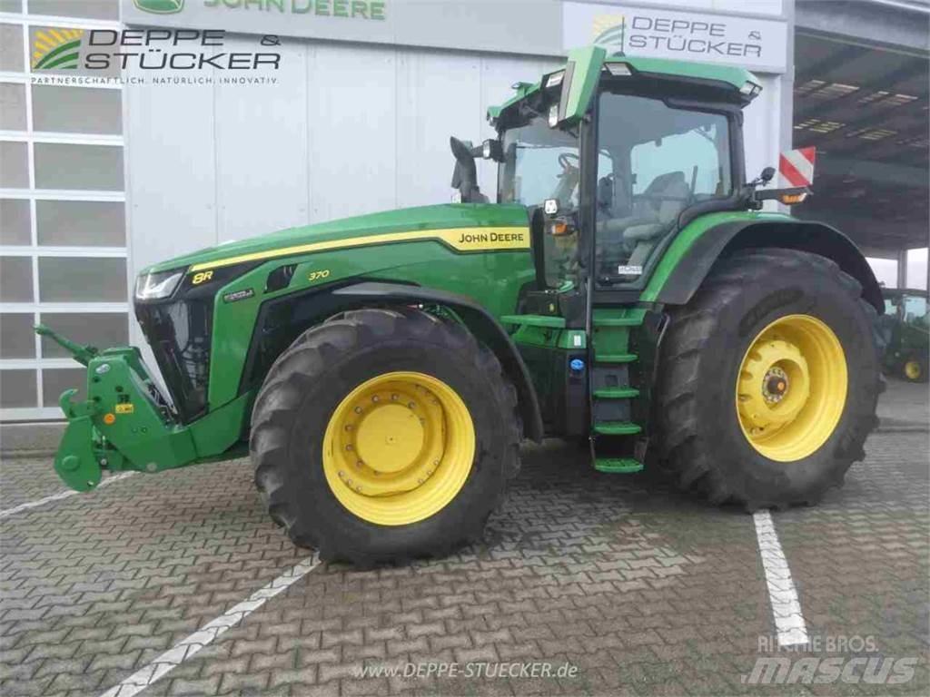 John Deere 8R 370 الجرارات