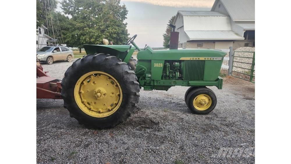 John Deere 3020 الجرارات