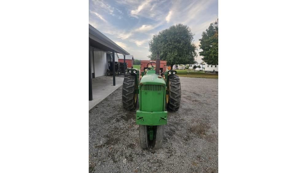 John Deere 3020 الجرارات