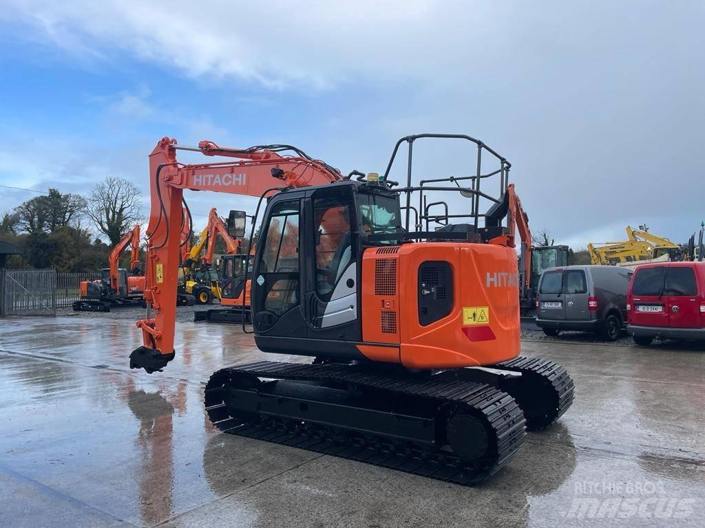 Hitachi ZX 135 US-6 حفارات زحافة