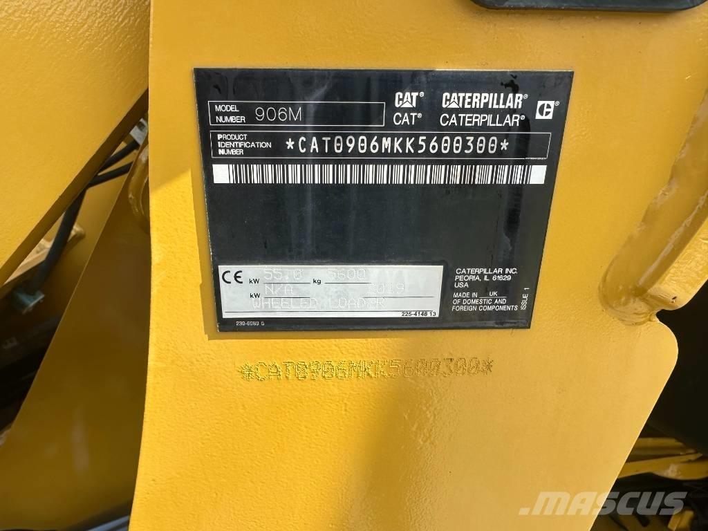 CAT 906 M لوادر بعجل