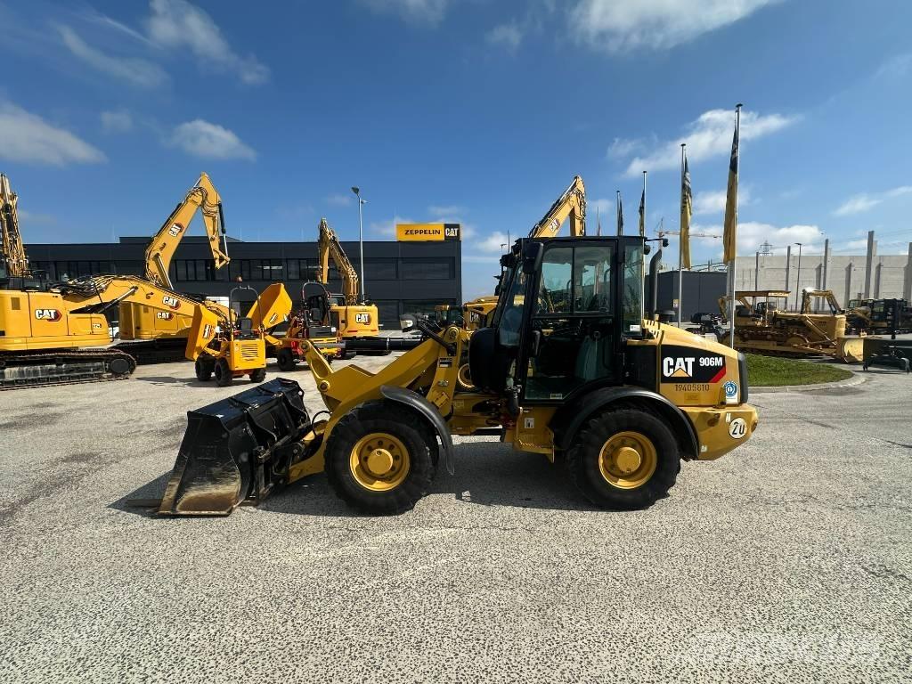 CAT 906 M لوادر بعجل