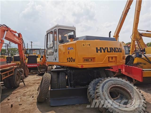 Hyundai R130WD حفارات زحافة