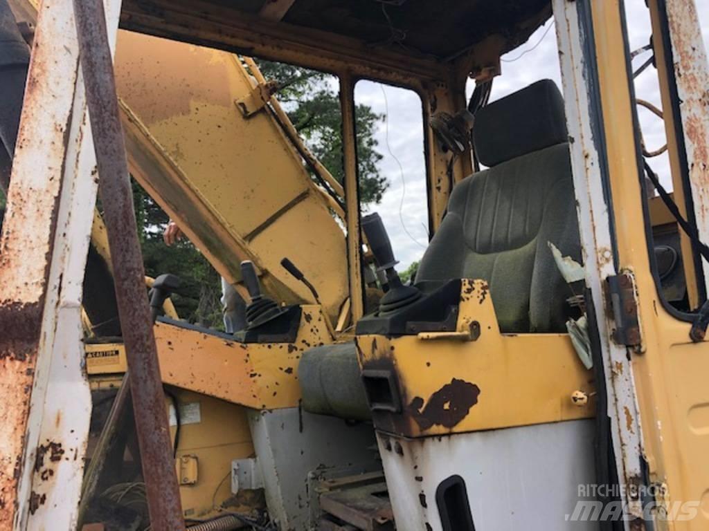 Komatsu PC 200 LC-3 حفارات زحافة