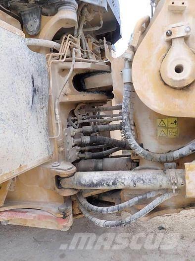 CAT 988K لوادر بعجل
