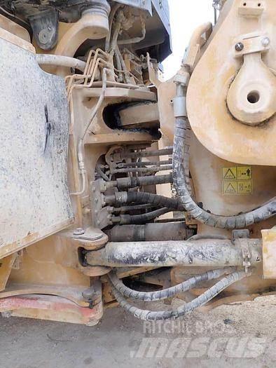 CAT 988K لوادر بعجل