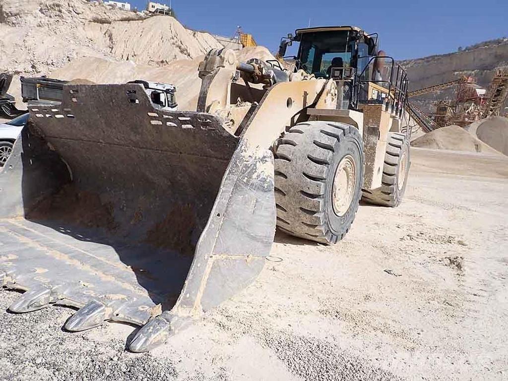 CAT 988K لوادر بعجل