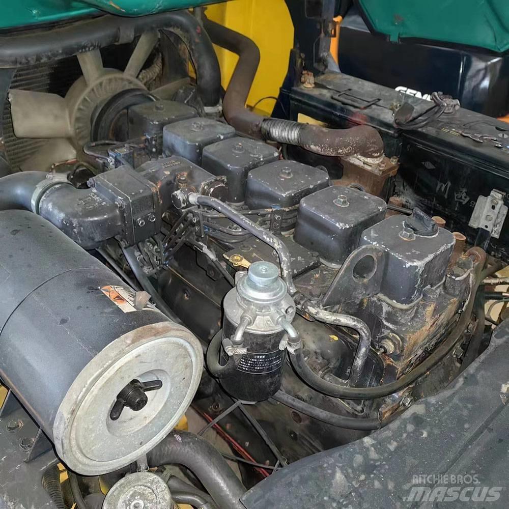 Komatsu FD 50-6 شاحنات الديزل