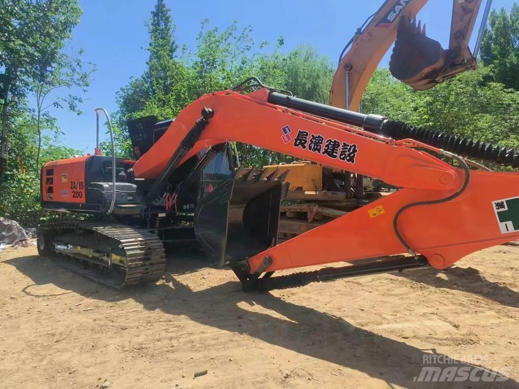 Hitachi ZX200 حفارات زحافة