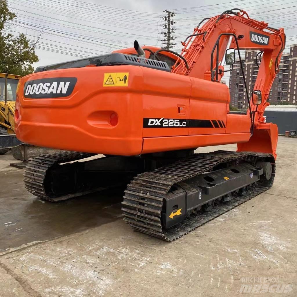 Doosan DX 225 LC حفارات زحافة