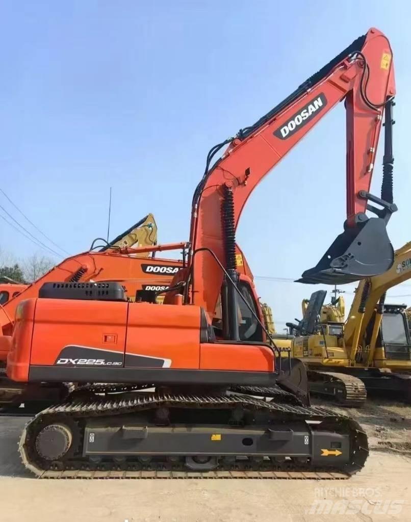Doosan DX 225 LC حفارات زحافة
