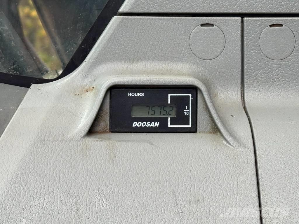 Doosan DX 300 LC حفارات زحافة