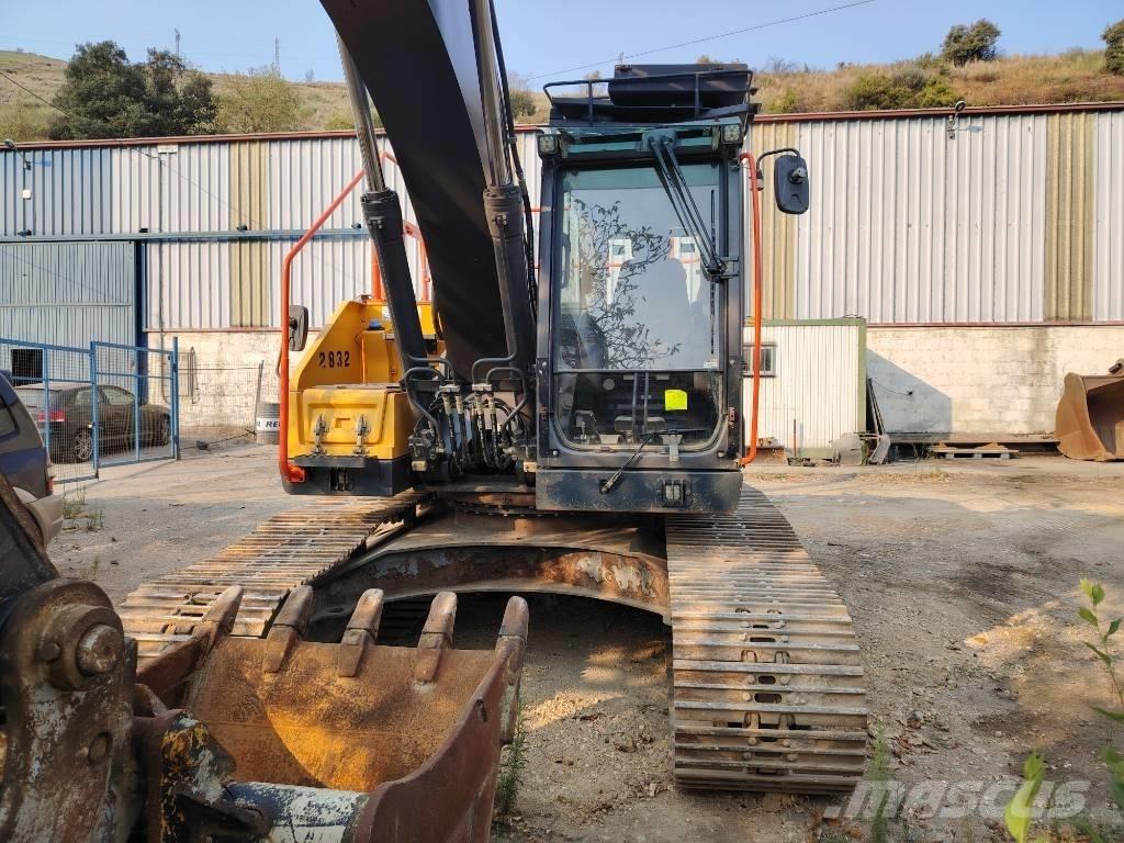 Volvo EC 220 E حفارات زحافة