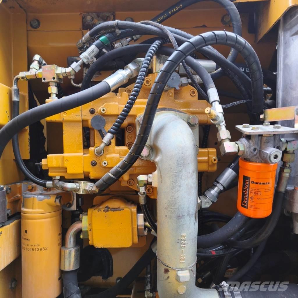 CAT 320 B حفارات زحافة