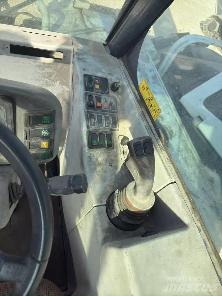 Bobcat T 40.140 مناولات متداخلة