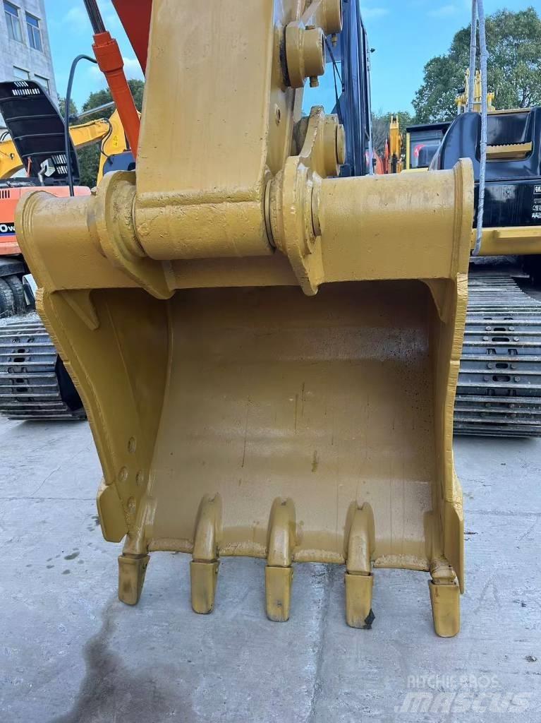 CAT 320 C حفارات زحافة