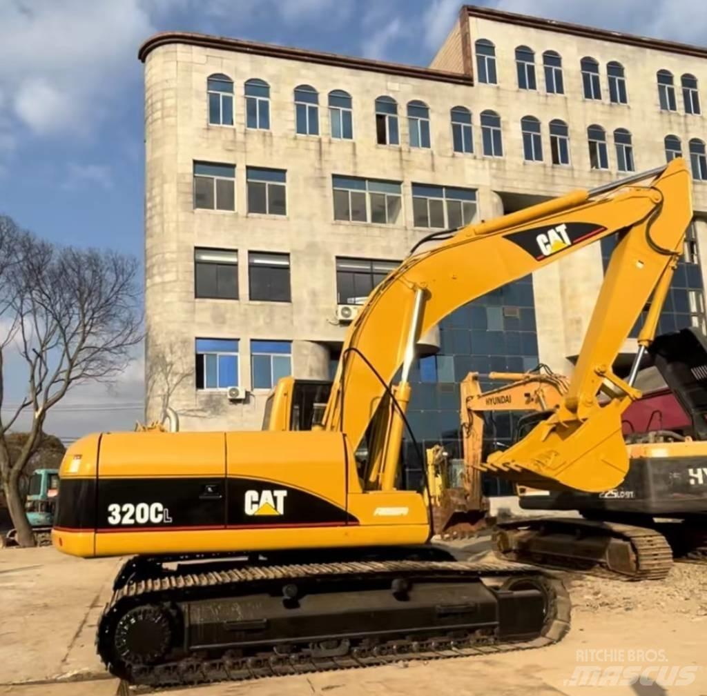 CAT 320 C حفارات زحافة